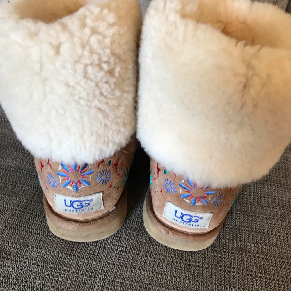 Embroidered UGG’s - Picture 2 of 7